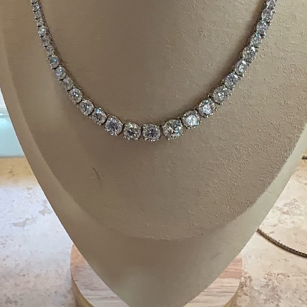 Elegant Silver Necklace